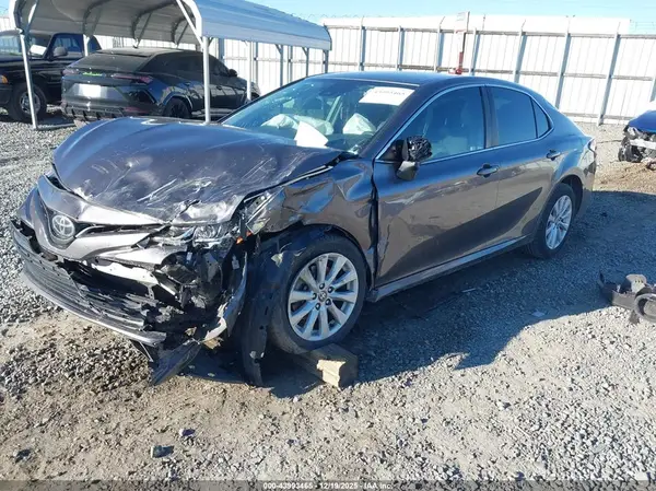 4T1C11AK0LU385424 2020 TOYOTA CAMRY - Image 2