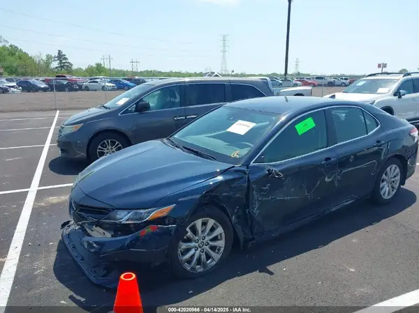 4T1C11AK0LU392406 2020 TOYOTA CAMRY - Image 2
