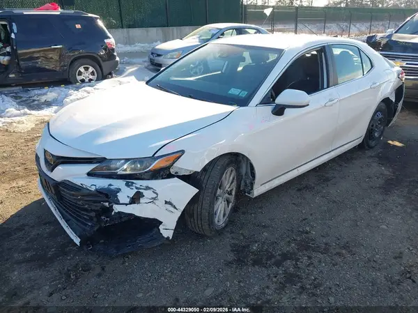 4T1C11AK0LU863700 2020 TOYOTA CAMRY - Image 2