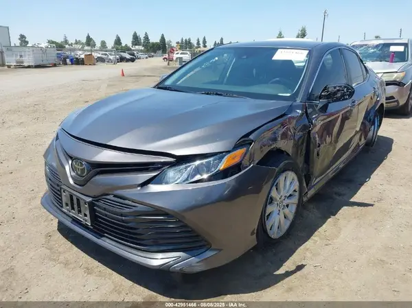 4T1C11AK0LU864264 2020 TOYOTA CAMRY - Image 2
