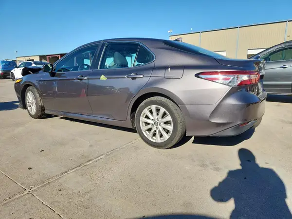 4T1C11AK0LU918792 2020 TOYOTA CAMRY - Image 2