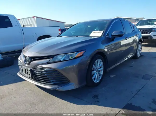 4T1C11AK0LU926858 2020 TOYOTA CAMRY - Image 2