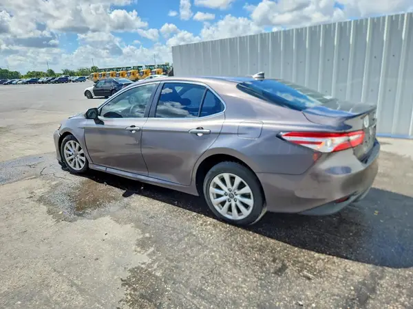 4T1C11AK0LU942350 2020 TOYOTA CAMRY - Image 2