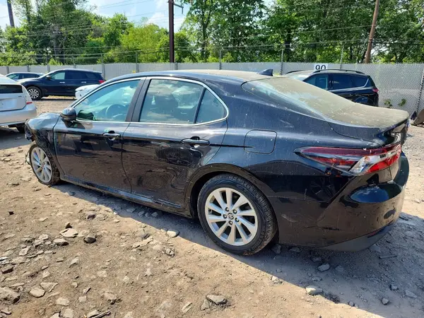 4T1C11AK0MU421212 2021 TOYOTA CAMRY - Image 2
