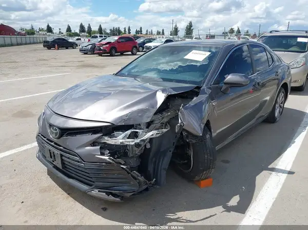 4T1C11AK0MU422683 2021 TOYOTA CAMRY - Image 2