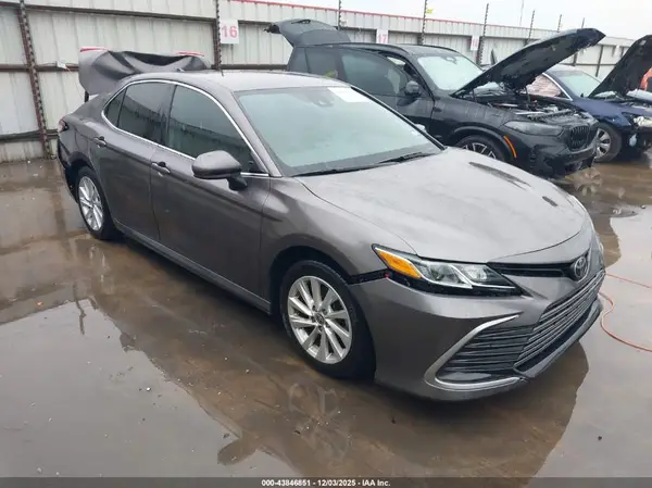 4T1C11AK0MU427169 2021 TOYOTA CAMRY - Image 1