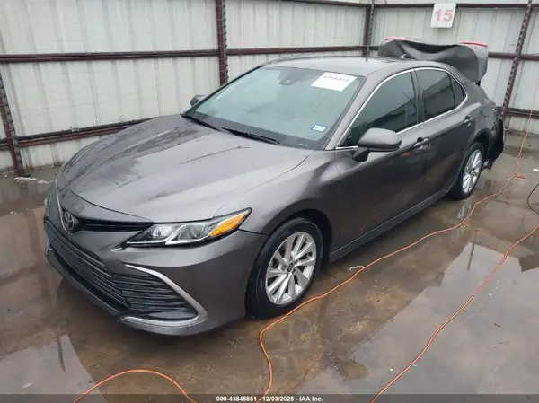 4T1C11AK0MU427169 2021 TOYOTA CAMRY - Image 2