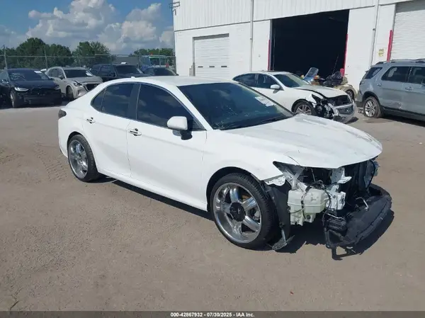 4T1C11AK0MU436437 2021 TOYOTA CAMRY - Image 1