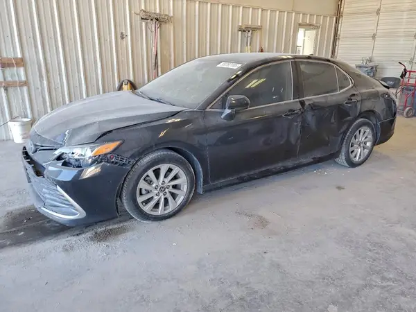 4T1C11AK0MU438348 2021 TOYOTA CAMRY - Image 1