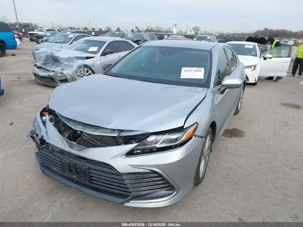 4T1C11AK0MU440164 2021 TOYOTA CAMRY - Image 2