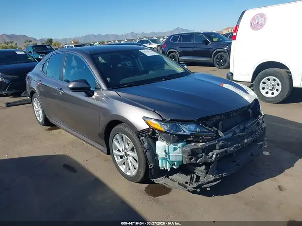 4T1C11AK0MU442450 2021 TOYOTA CAMRY - Image 1