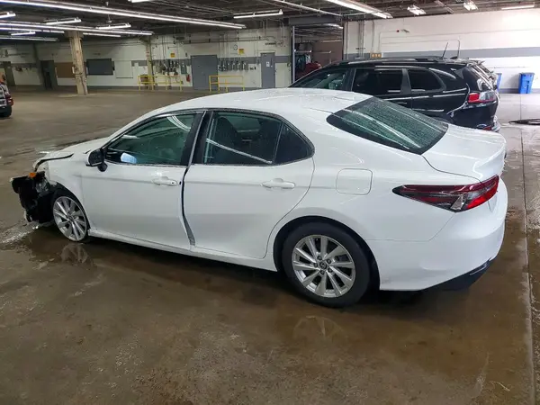 4T1C11AK0MU443940 2021 TOYOTA CAMRY - Image 2