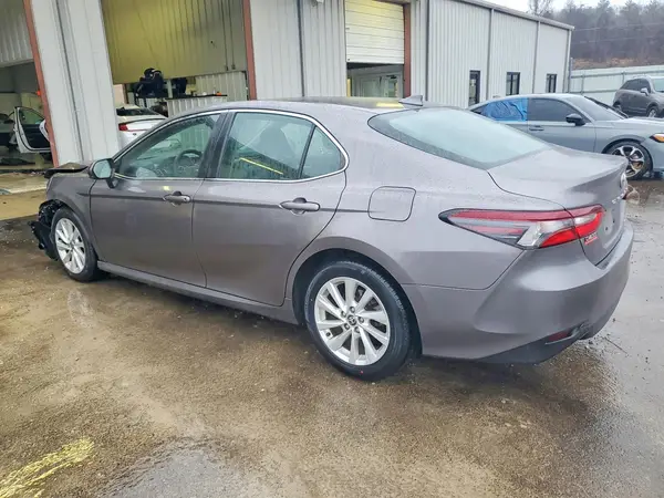 4T1C11AK0MU448457 2021 TOYOTA CAMRY - Image 2