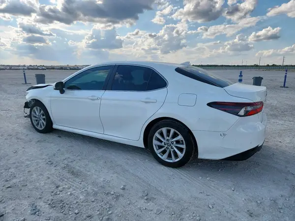 4T1C11AK0MU452010 2021 TOYOTA CAMRY - Image 2