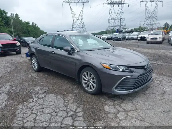 4T1C11AK0MU452590 2021 TOYOTA CAMRY - Image 1