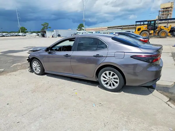 4T1C11AK0MU453853 2021 TOYOTA CAMRY - Image 2