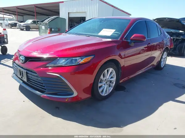 4T1C11AK0MU459779 2021 TOYOTA CAMRY - Image 2