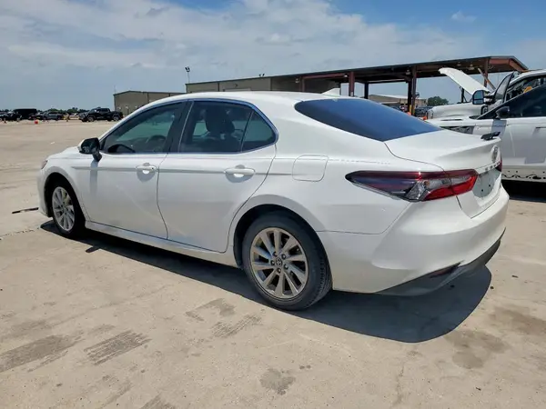 4T1C11AK0MU460625 2021 TOYOTA CAMRY - Image 2