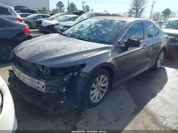 4T1C11AK0MU465582 2021 TOYOTA CAMRY - Image 2