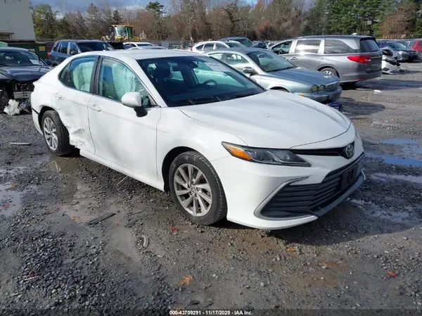 4T1C11AK0MU473794 2021 TOYOTA CAMRY - Image 1