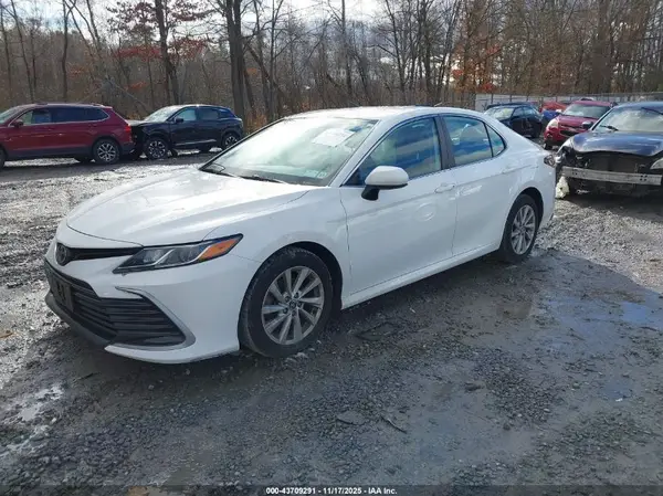 4T1C11AK0MU473794 2021 TOYOTA CAMRY - Image 2