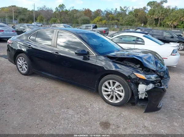 4T1C11AK0MU476422 2021 TOYOTA CAMRY - Image 1