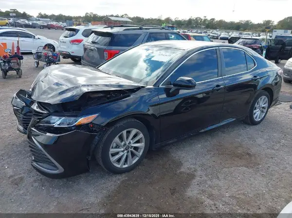 4T1C11AK0MU476422 2021 TOYOTA CAMRY - Image 2