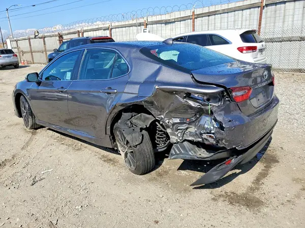 4T1C11AK0MU511752 2021 TOYOTA CAMRY - Image 2