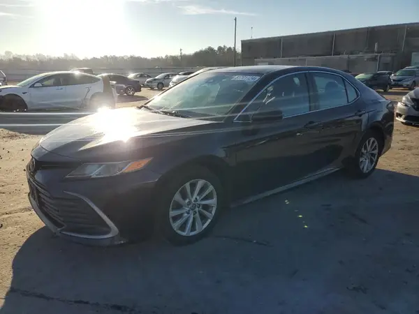4T1C11AK0MU514098 2021 TOYOTA CAMRY - Image 1