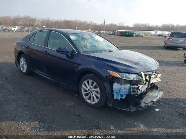 4T1C11AK0MU521374 2021 TOYOTA CAMRY - Image 1