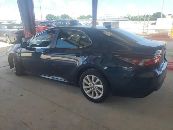 4T1C11AK0MU536621 2021 TOYOTA CAMRY - Image 2