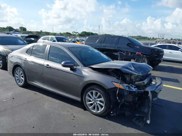 4T1C11AK0MU549448 2021 TOYOTA CAMRY - Image 1