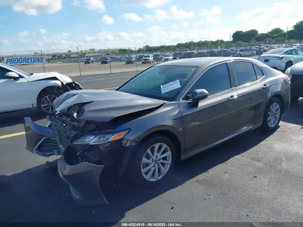 4T1C11AK0MU549448 2021 TOYOTA CAMRY - Image 2