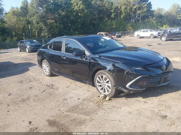 4T1C11AK0MU551068 2021 TOYOTA CAMRY - Image 1