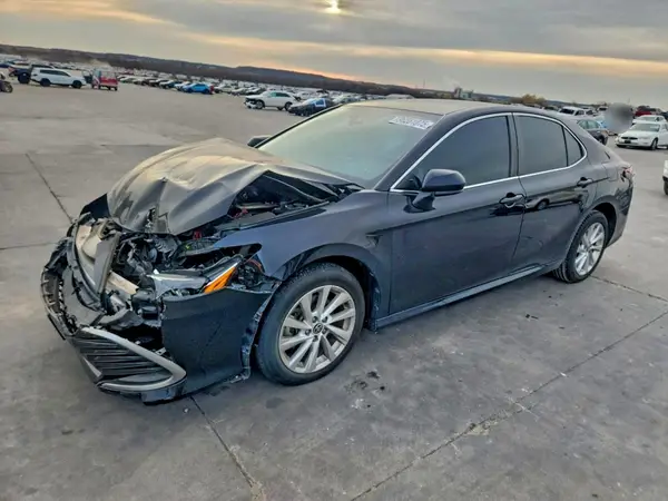 4T1C11AK0MU551085 2021 TOYOTA CAMRY - Image 1