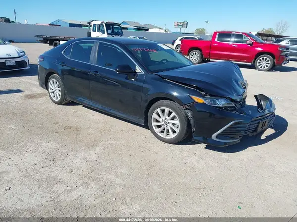 4T1C11AK0MU551622 2021 TOYOTA CAMRY - Image 1