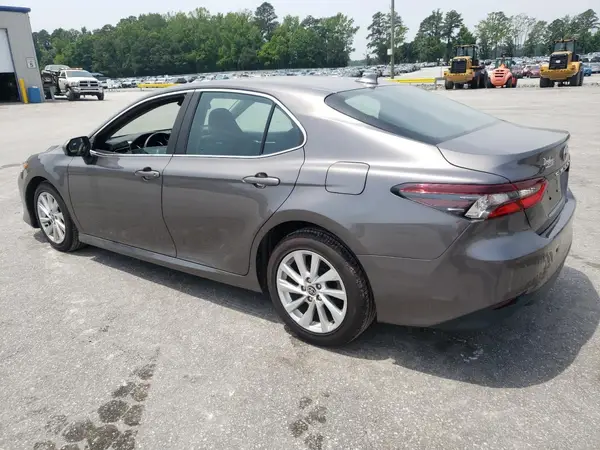4T1C11AK0MU562345 2021 TOYOTA CAMRY - Image 2