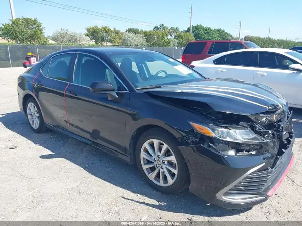 4T1C11AK0MU563298 2021 TOYOTA CAMRY - Image 1