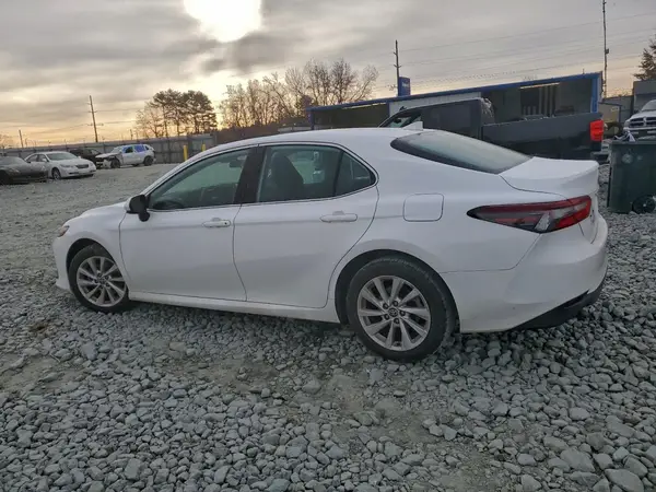 4T1C11AK0MU567724 2021 TOYOTA CAMRY - Image 2