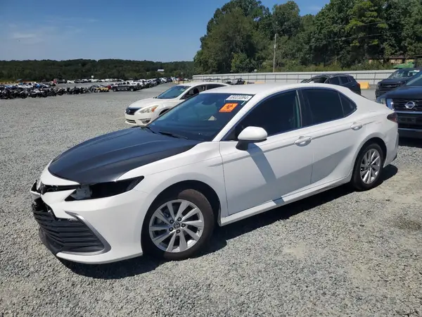 4T1C11AK0MU570008 2021 TOYOTA CAMRY - Image 1