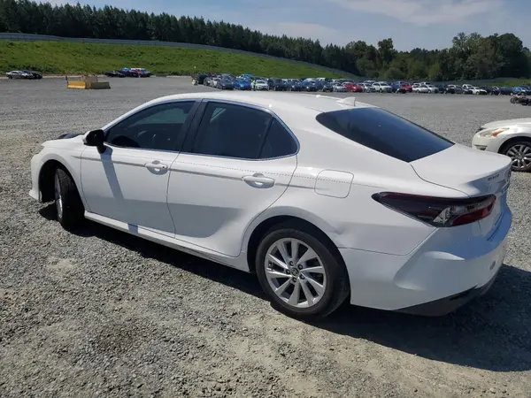 4T1C11AK0MU570008 2021 TOYOTA CAMRY - Image 2