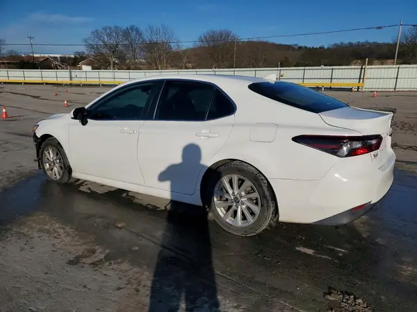 4T1C11AK0MU572678 2021 TOYOTA CAMRY - Image 2