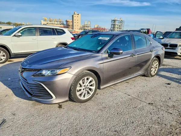 4T1C11AK0MU572874 2021 TOYOTA CAMRY - Image 1