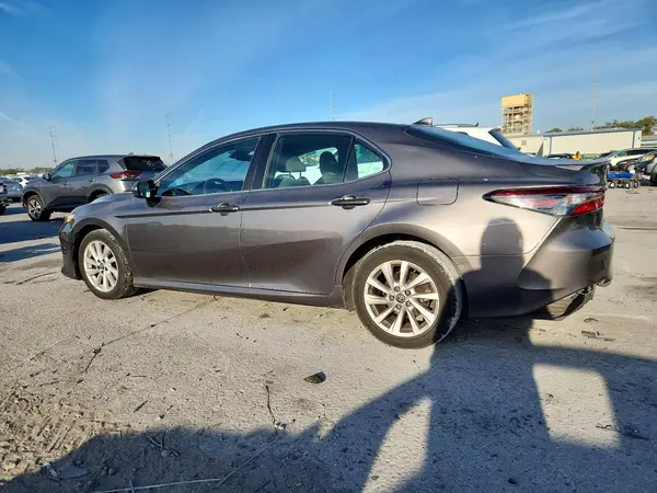4T1C11AK0MU572874 2021 TOYOTA CAMRY - Image 2