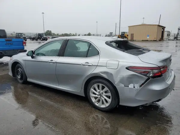 4T1C11AK0MU573765 2021 TOYOTA CAMRY - Image 2