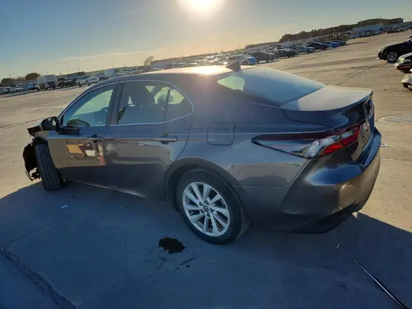 4T1C11AK0MU575628 2021 TOYOTA CAMRY - Image 2