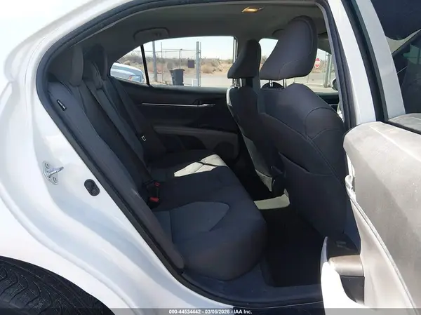 4T1C11AK0MU576228 2021 TOYOTA CAMRY - Image 8