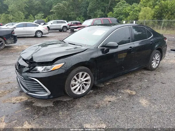 4T1C11AK0MU581378 2021 TOYOTA CAMRY - Image 2