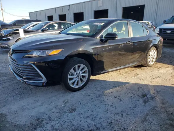 4T1C11AK0MU588721 2021 TOYOTA CAMRY - Image 1