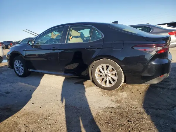 4T1C11AK0MU588721 2021 TOYOTA CAMRY - Image 2